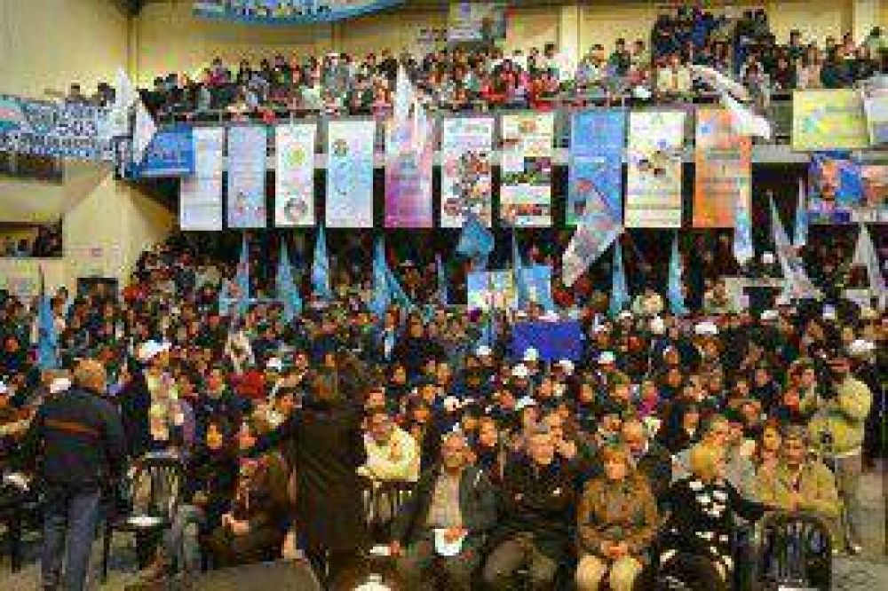 El Ministerio de la Comunidad organiz� multitudinario acto con los pre-candidatos del FPV