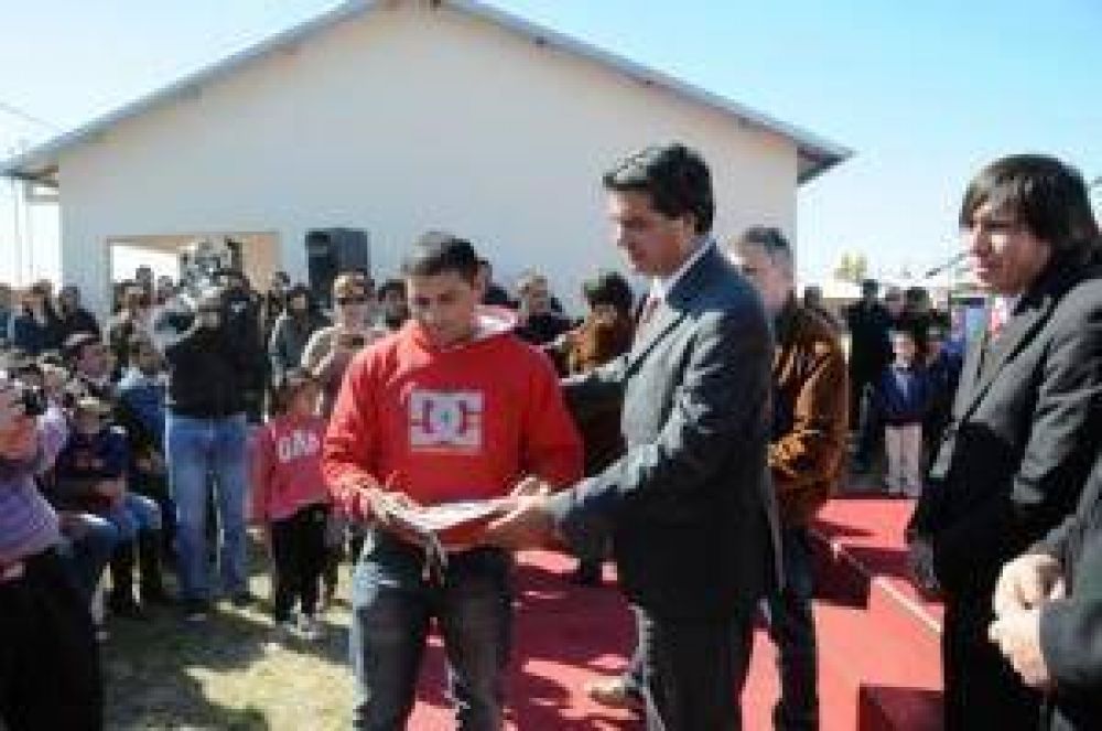 Provincia entreg� vivienda a 25 familias de Capit�n Solari
