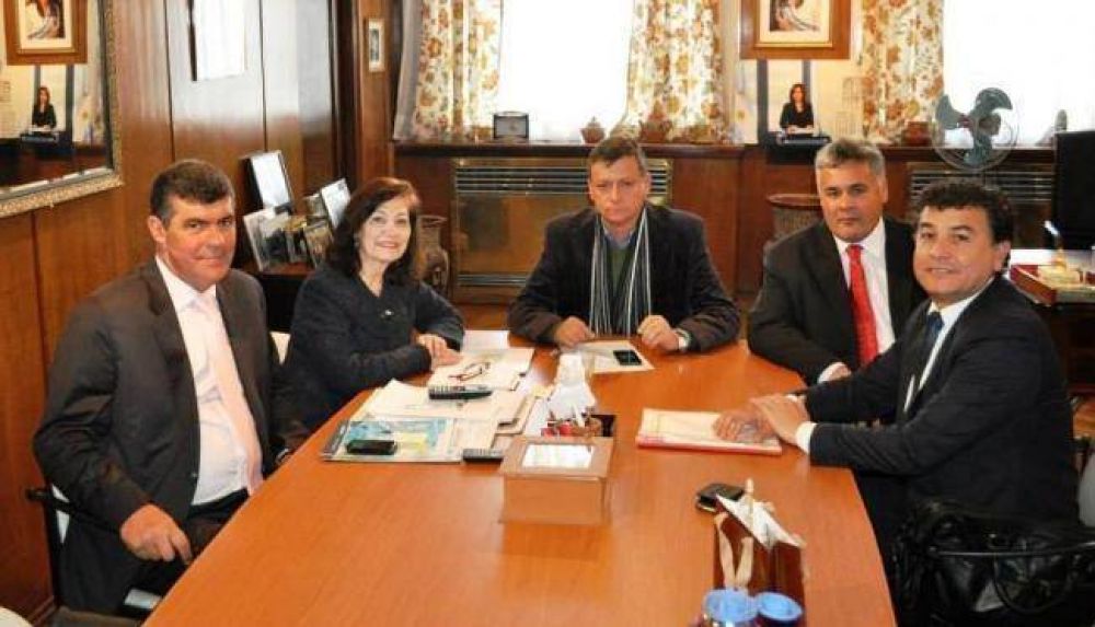 Intendentes inundados y Peppo buscan soluciones ante Desarrollo Social de la Naci�n