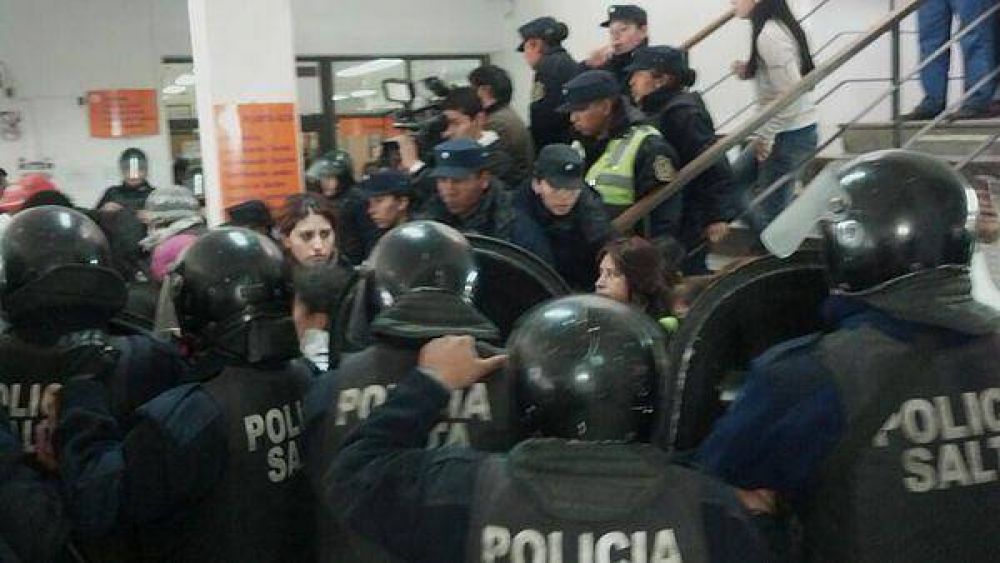 Siete militantes de la Tupac Amaru fueron detenidos durante una manifestaci�n en Salta