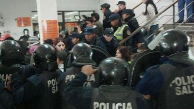 Siete militantes de la Tupac Amaru fueron detenidos durante una manifestaci�n en Salta