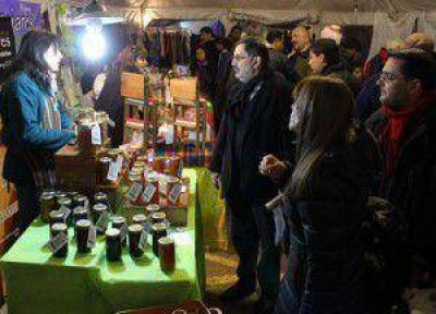 Intendente Jorge visit� los stands de la �Feria de Artesan�as y Productos Regionales�