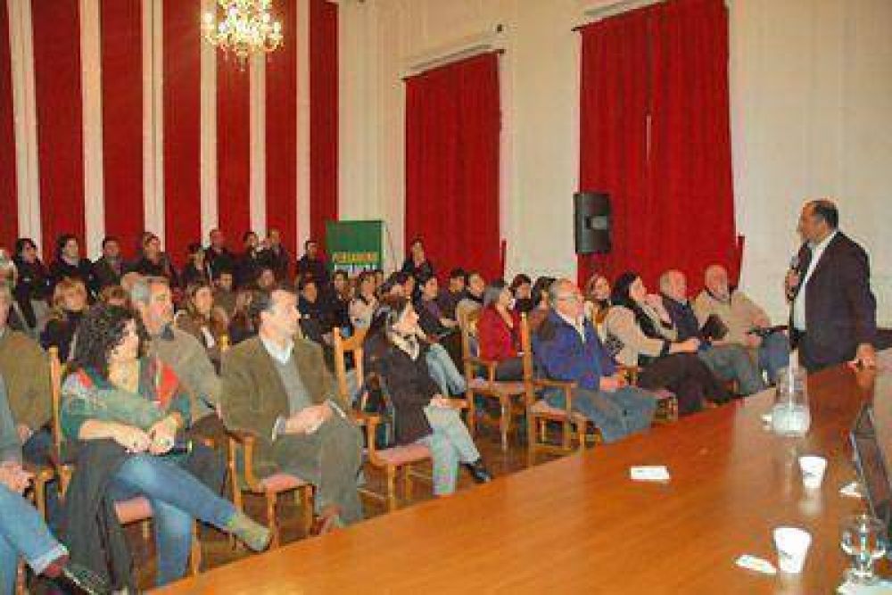 A partir del 1� de agosto embarazadas y ni�os tendr�n historia cl�nica electr�nica