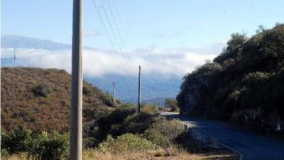 La Justicia orden� la suspensi�n del tendido en el Portezuelo
