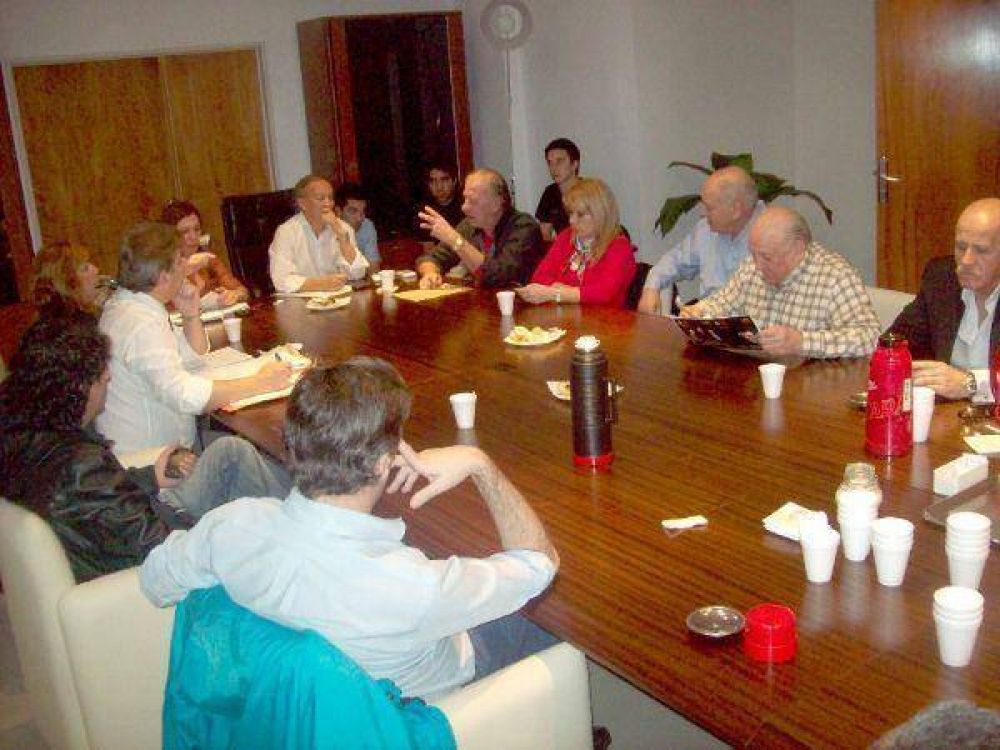 Se ampli� la mesa massista en Avellaneda: se sumaron Garc�a (PRO), Rodr�guez (CC) y M�nica Litza