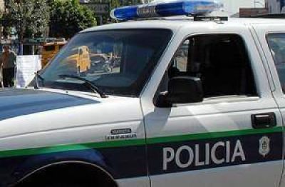 Una moto choc� con un patrullero