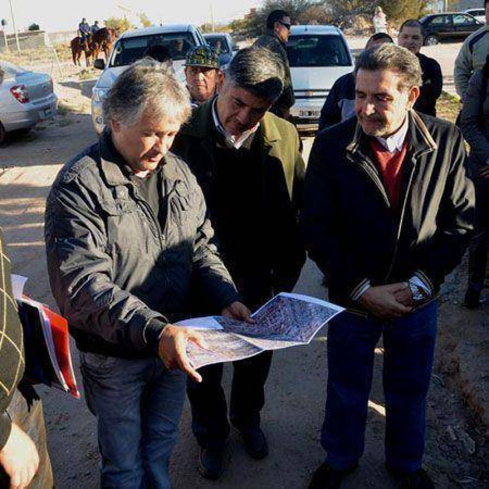 Habilitan obra de red cloacal que beneficia a 400 familias de la zona sur