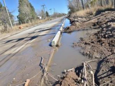 Piden que arreglen un derrame cloacal en el Parque Industrial