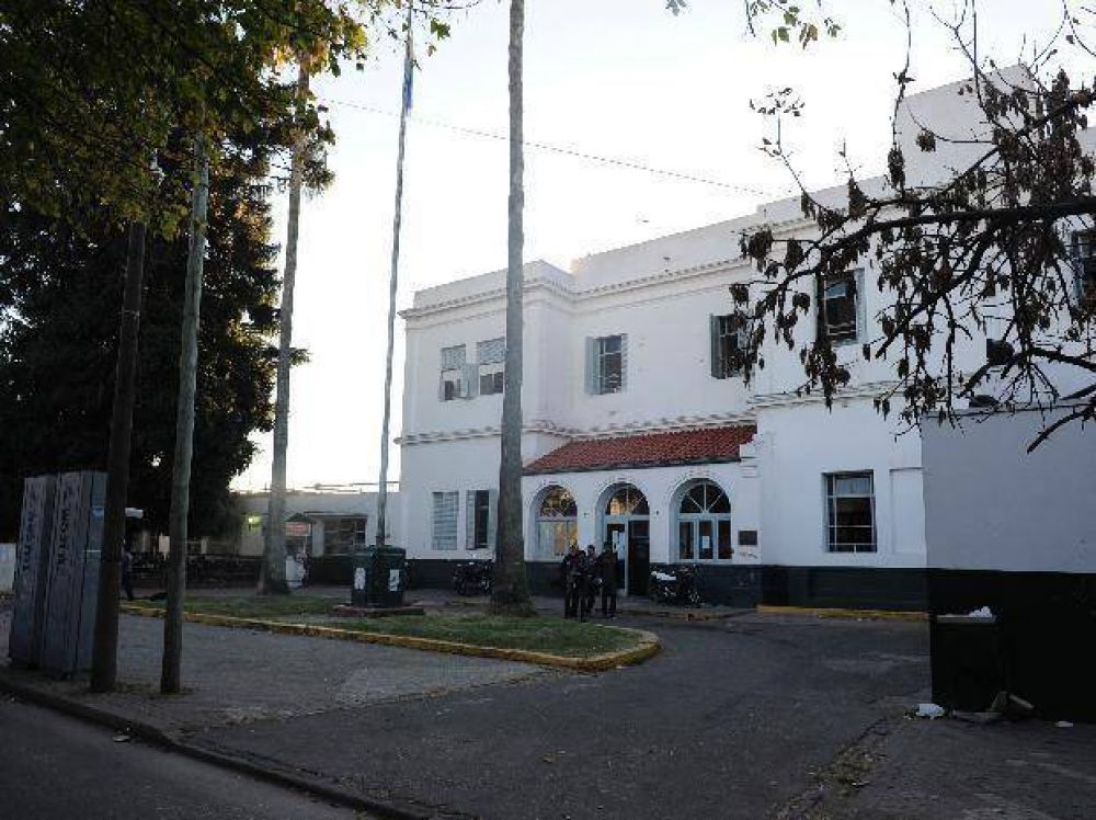Un hombre de 29 a�os est� grave al recibir tres impactos de bala en barrio Las Flores