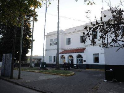 Un hombre de 29 a�os est� grave al recibir tres impactos de bala en barrio Las Flores
