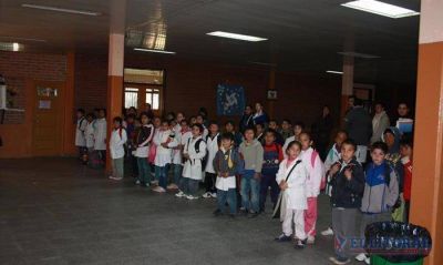 Retomaron las clases en la escuela donde alojaron a los evacuados del bajo Caridi