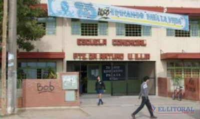 En la escuela dos alumnas agredieron a golpes y patadas a una chica de 14 a�os