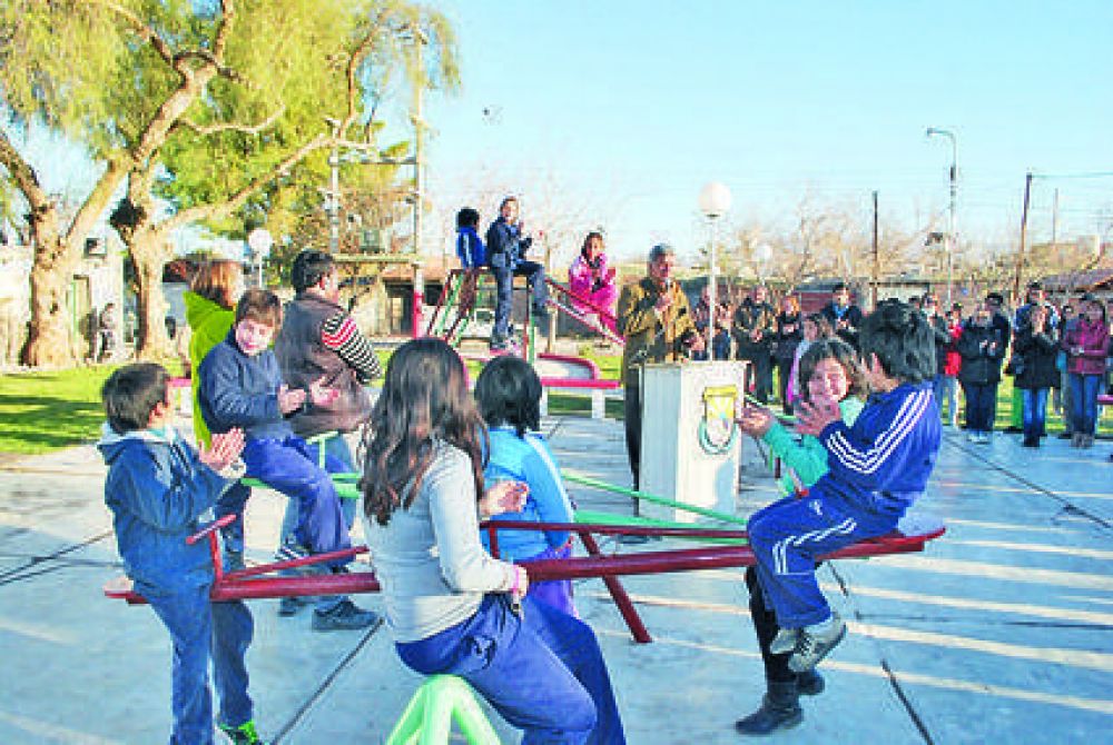 Los de la villa Ang�lica y los del B� 2 de Agosto estrenan obras