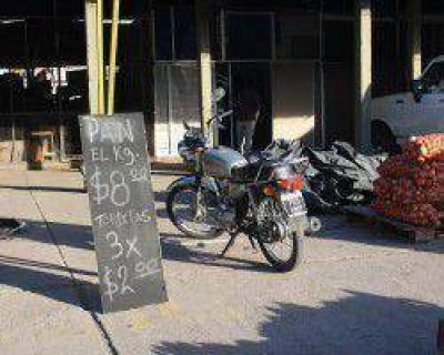 Pan a $8: se vendieron m�s de 400 kilos y 700 semitas