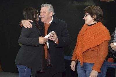 SE ENTREGARON DIPLOMAS A LOS VECINOS QUE CONCLUYERON EL CURSO DE CUIDADORES DOMICILIARIOS