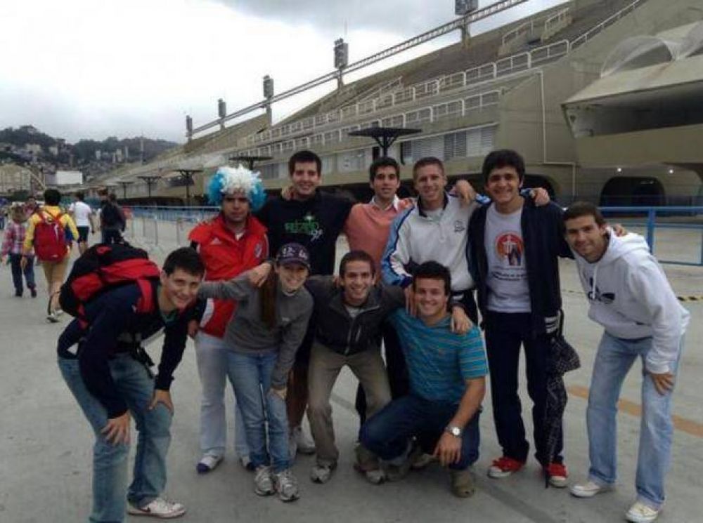 Los tucumanos amanecieron en la Catedral para ver al Papa