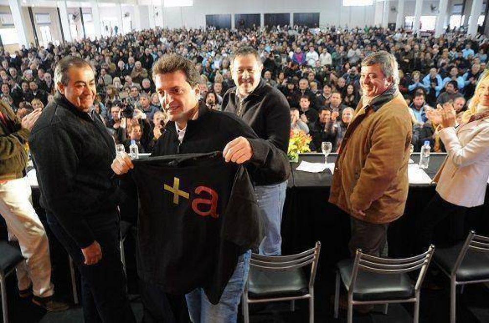 "Convocamos a la unidad del movimiento obrero", dijo Massa