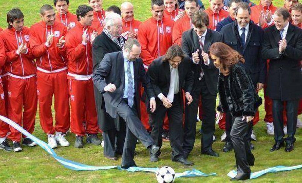 Deportivo Morn inaugur su estadio con Cristina, Scioli, Sabbatella y Ghi