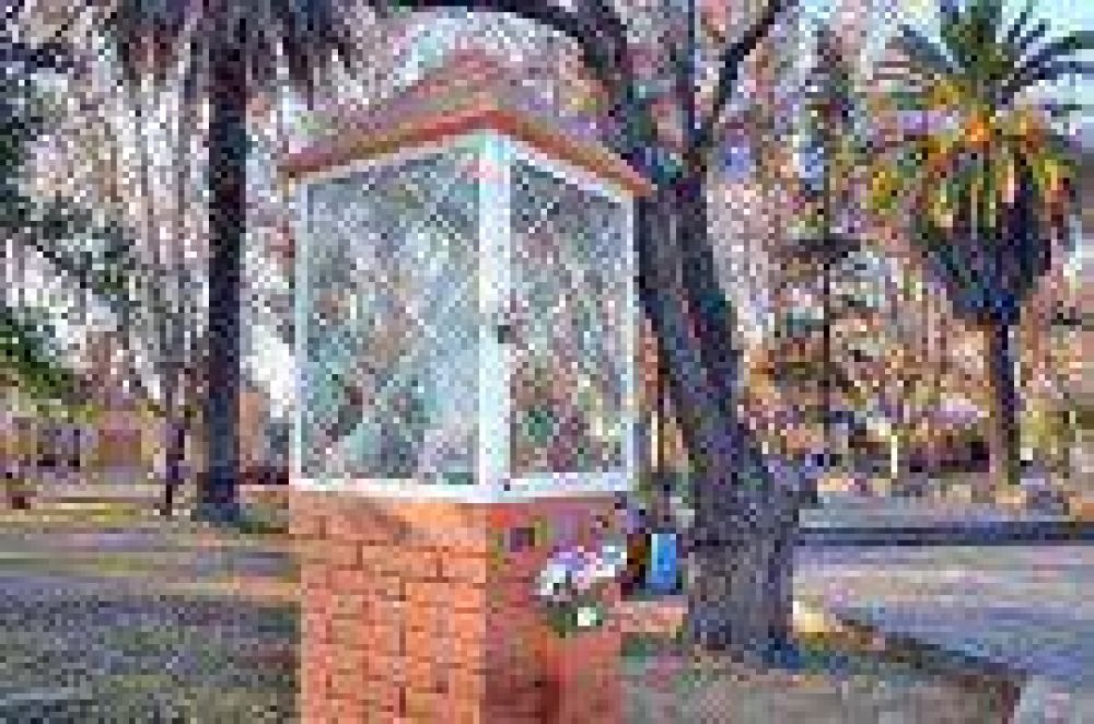 Acto vand�lico en la imagen de la Virgen de la Plaza Independencia