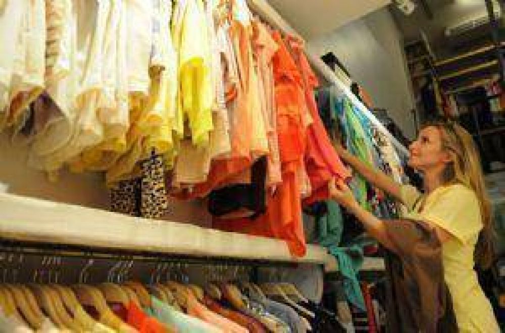 Ropa para todos: faltan prendas, talles y cuestionan la calidad