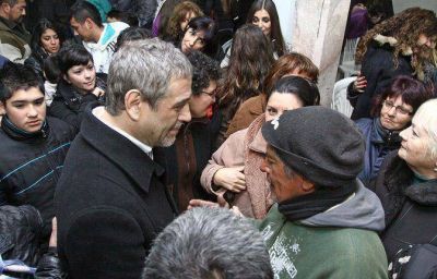 Ferraresi entreg� indumentaria en el Club �Nuevo Sol de Wilde"