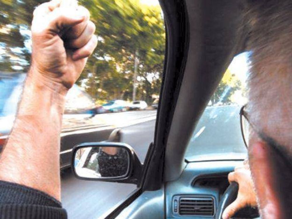En Mendoza, los casos de "ira al volante" se multiplican y se maneja cada vez m�s con irritaci�n