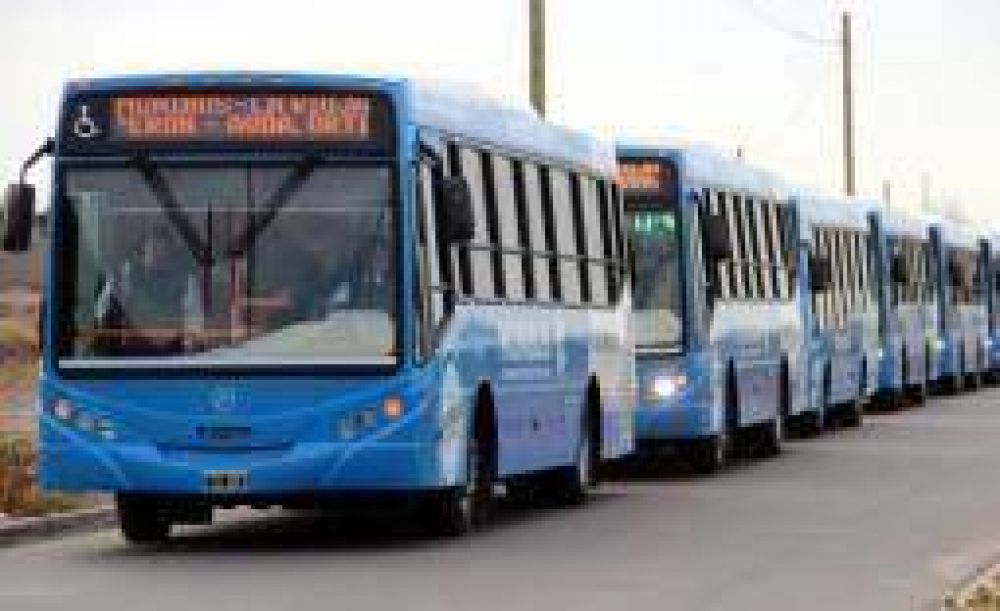 Munibus puso primera de la mano del Palacio �Ramirez de Velazco�