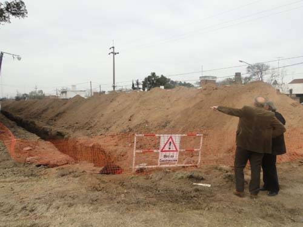 Barrio Mitre: el Intendente recorri� las obras de desag�e y de pavimentaci�n