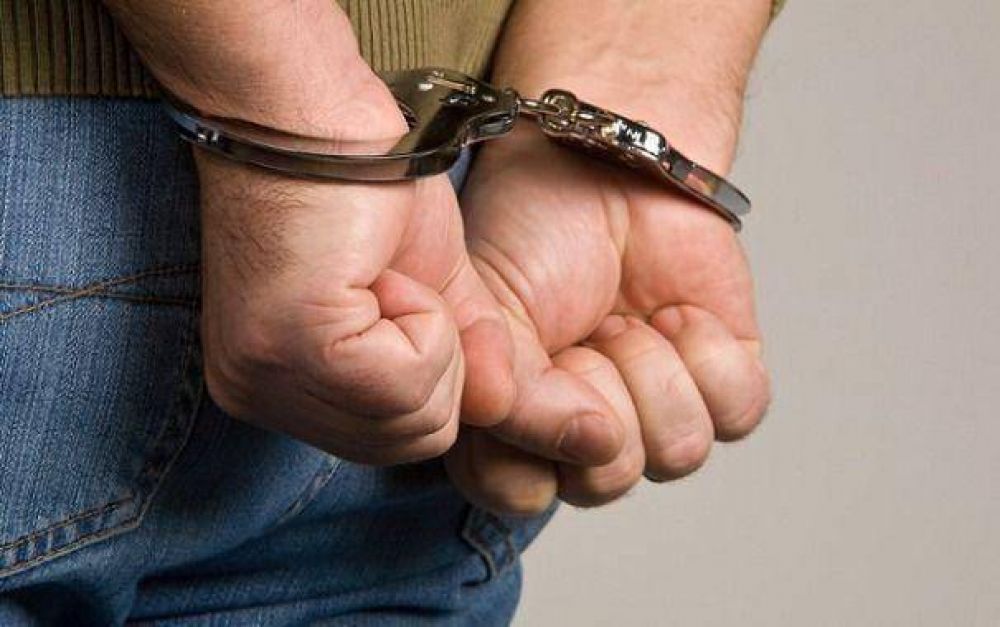 Se hacen pasar por proveedores y asaltan un bar