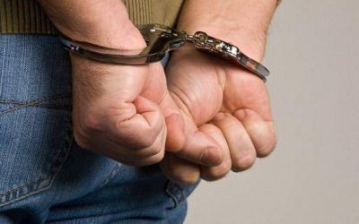 Se hacen pasar por proveedores y asaltan un bar