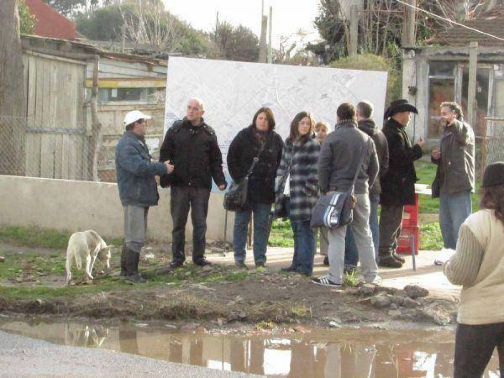 Vecinos de Las Dalias y Alto Camet reclaman seguridad, agua y asfalto