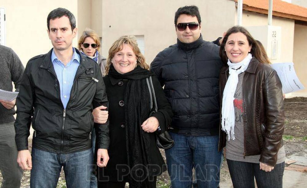 Entregaron ocho viviendas del barrio Bancario III