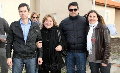 Entregaron ocho viviendas del barrio Bancario III