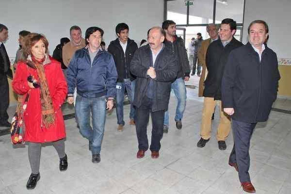 AYER: INZA RECORRI� LAS INSTALACIONES DEL JARD�N 915