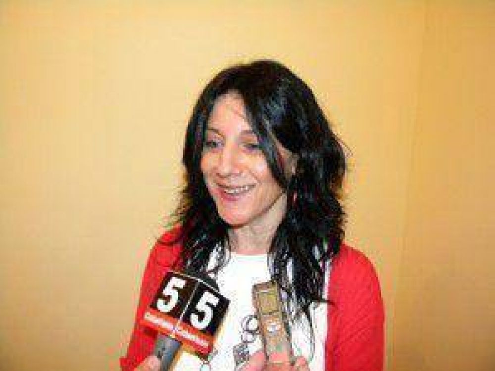Cristina Sarubbi, precandidata a Consejera Escolar por la Lista 2 del FR: A veces desde afuera ves problem�ticas y no pod�s resolverlas, pienso que involucr�ndose si se pueden resolver