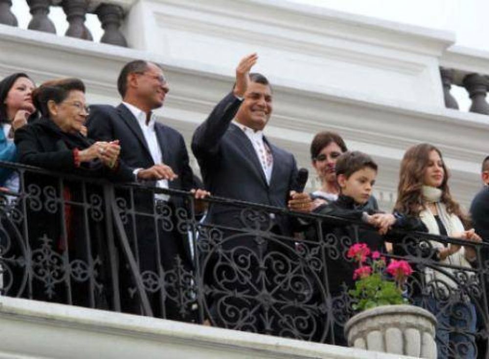 A dos meses de su reelecci�n Correa alcanza un 84% de popularidad