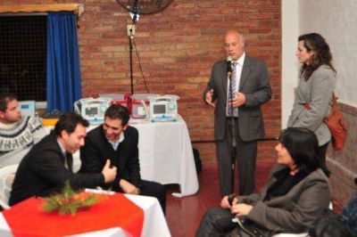 Aportes para ONG y equipamiento para el Hospital