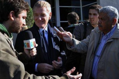 De Narv�ez, de raid por el conurbano, pidi� recrudecer el �combate contra las drogas"