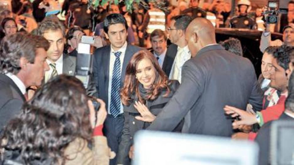 Cristina mud� la campa�a a R�o y llev� a Insaurralde a ver al Papa