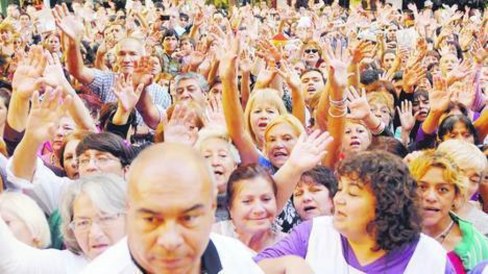 El furor por el Papa dispara en el pa�s un auge de la religiosidad