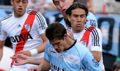 Racing se enfrenta a River desde las 18:30 en el Monumental