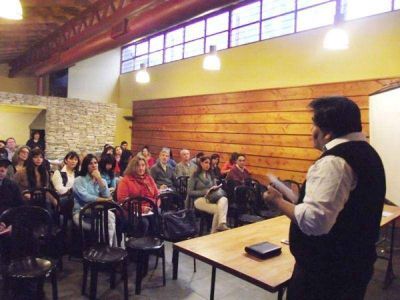 Con una gran concurrencia de empleados municipales se dict� el primer curso del IPAP