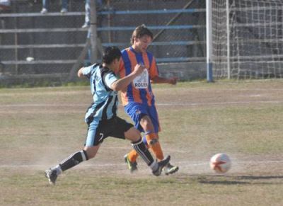 Regatas aplast� a Campos Salles y es el �nico puntero