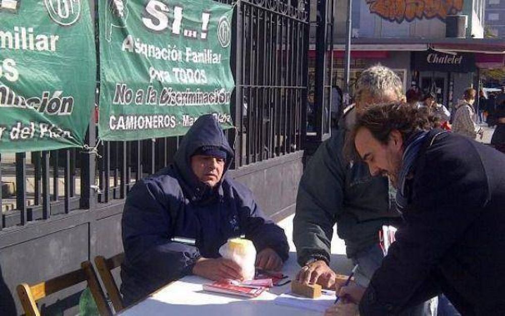 Giri llev� los barrios al teatro