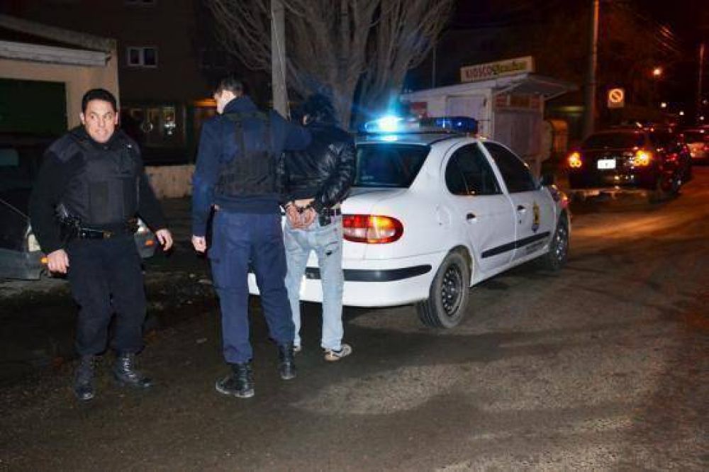 Se escapa corriendo tras choque y es detenido por polic�as