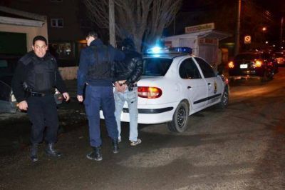 Se escapa corriendo tras choque y es detenido por polic�as