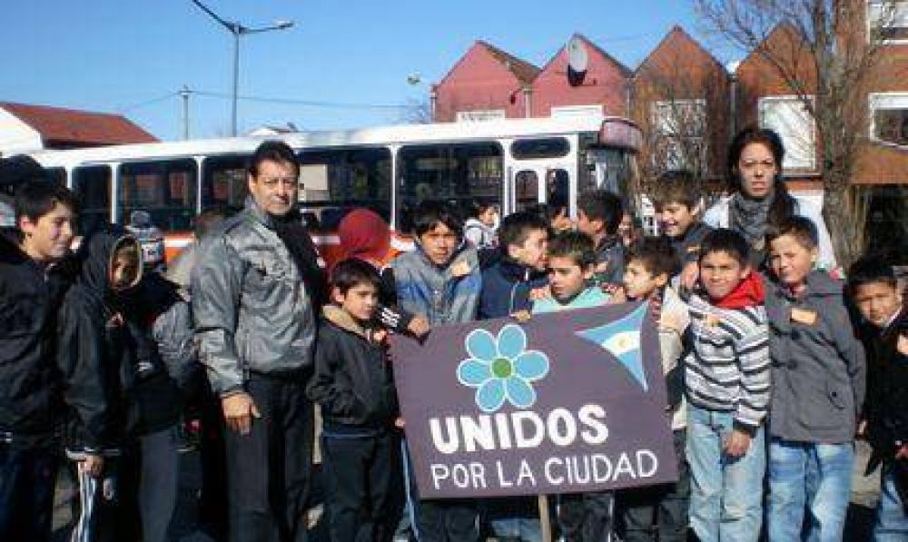Unidos por la ciudad llevaron chicos del barrio Belgrano a visitar la Expo Deportes 