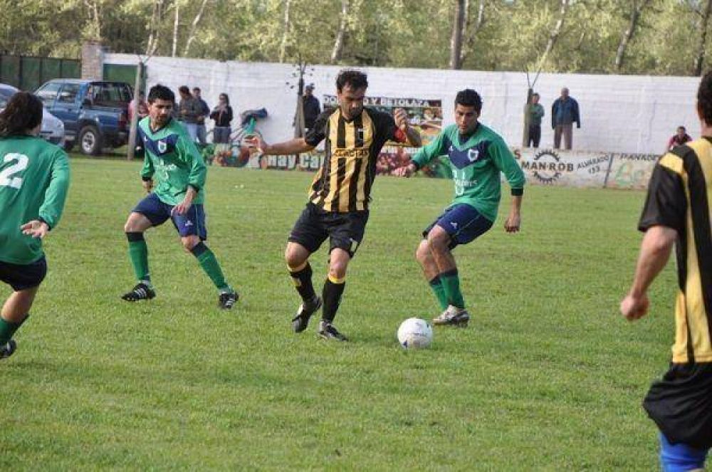 F�tbol local: duelo de punteros, por el Oficial de Primera