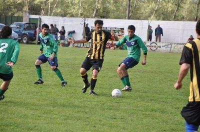 F�tbol local: duelo de punteros, por el Oficial de Primera