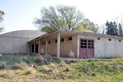 Con bajo presupuesto siguen las obras en las escuelas